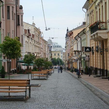 Two-Bedroom On Lesi Ukrainky Lviv Exterior photo