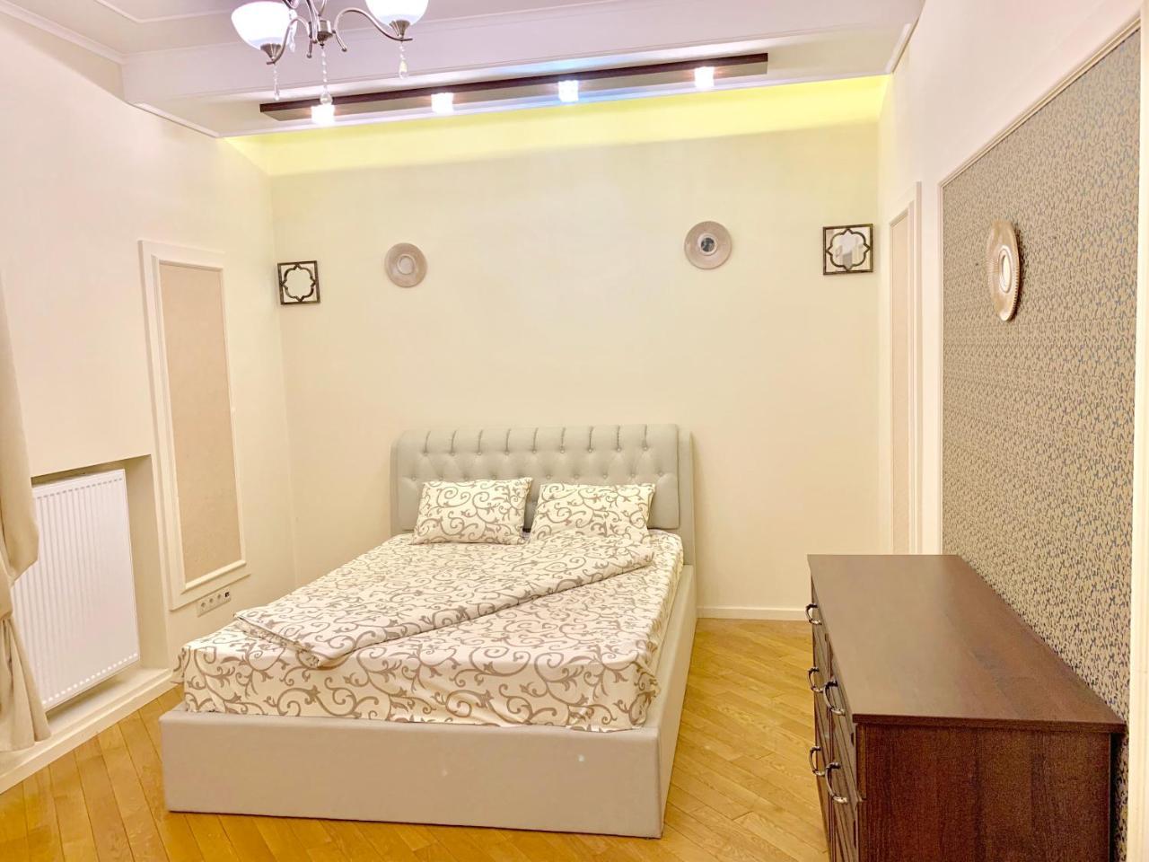 Two-Bedroom On Lesi Ukrainky Lviv Exterior photo